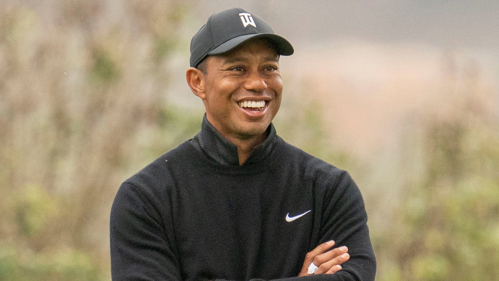 WATCH: Golfer FALLS INTO WATER after attempting chip shot